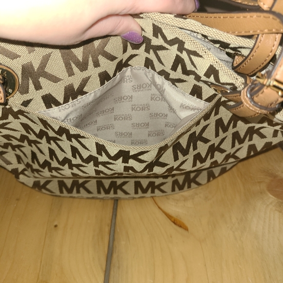Authentic Michael kors bag - Picture 3 of 7